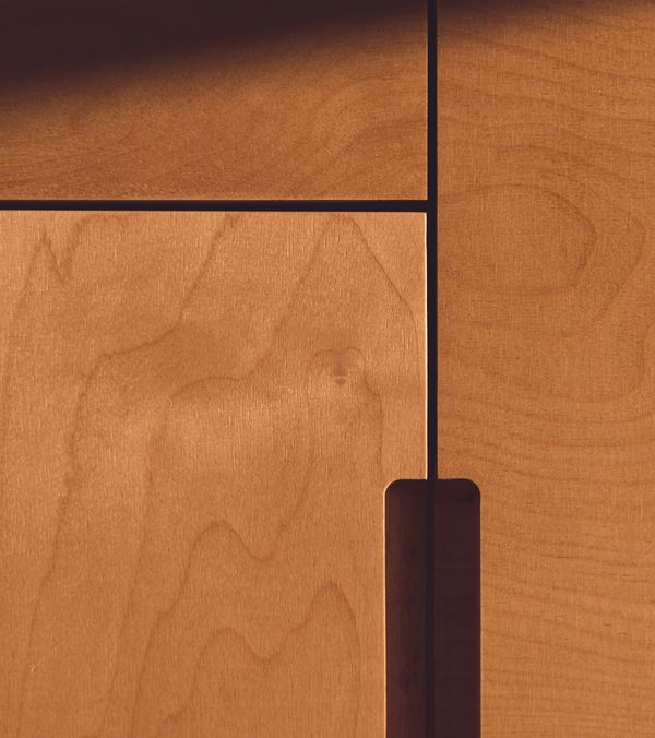 Ausschnitt einer Holzkommode