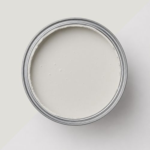 Geöffnete Farbdose mit Farbe "Federweiß"