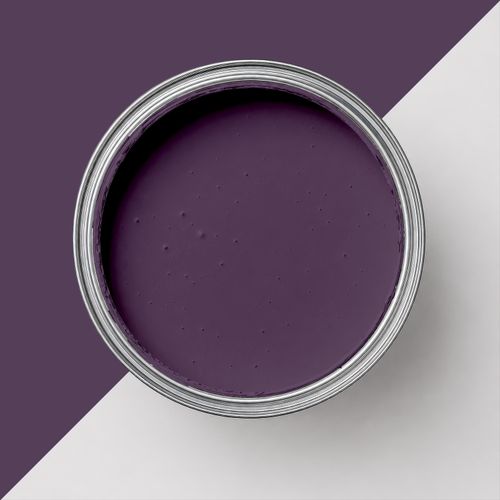 Geöffnete Farbdose mit Farbe "Pflaume"